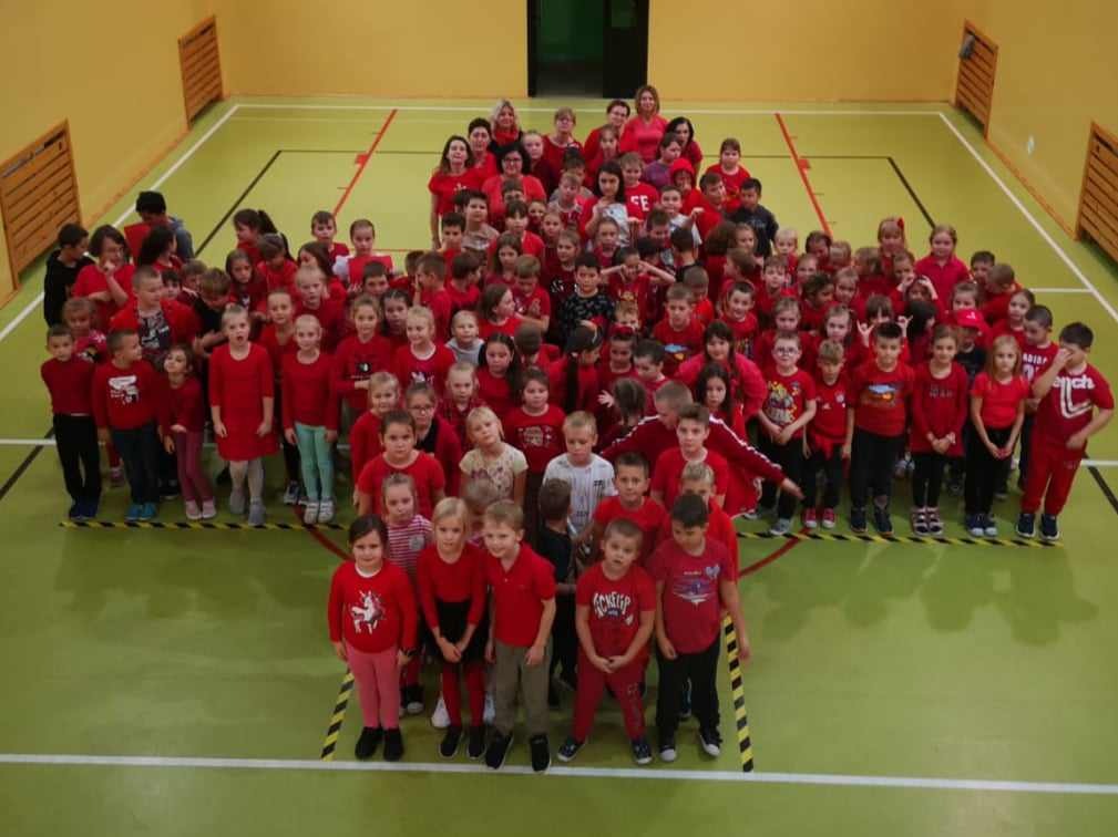 "Żywy czerwony krzyż" w Publicznej Szkole Podstawowej nr 2 w Radomsku - Obrazek 1