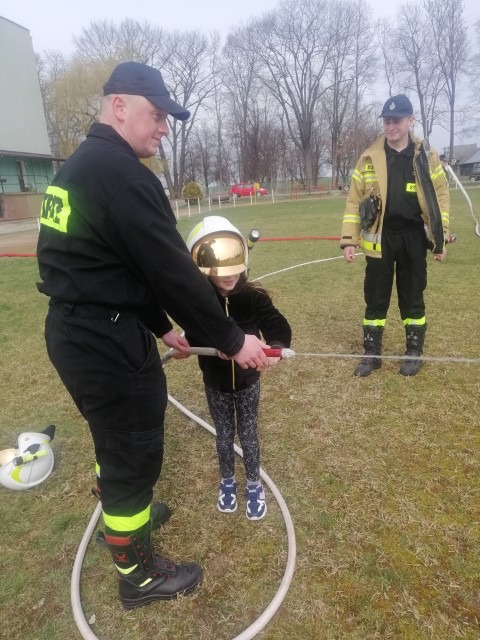 Wizyta strażaków w naszej szkole - Obrazek 3
