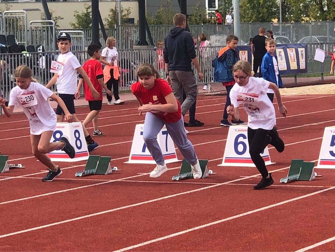 Nasi uczniowie biorący udział w zawodach Lekkoatletycznych Nadziei Olimpijskich w Kielcach