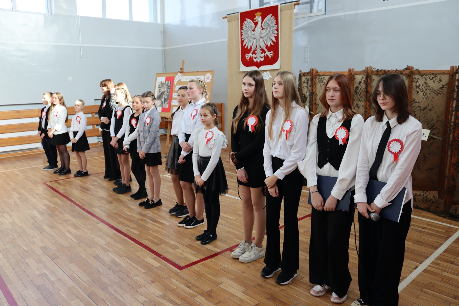 Uroczysty apel z okazji 105. rocznicy odzyskania przez Polskę Niepodległości 🇵🇱 - Obrazek 2
