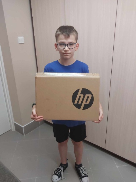 Uczniowie naszej szkoły otrzymali już laptopy w ramach rządowego programu ,,Laptopy dla IV klasy" - Obrazek 4