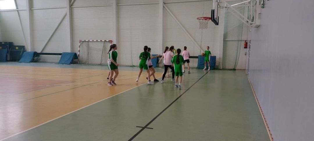 Powiatowa Spartakiada Młodzieży w koszykówce dziewcząt - Obrazek 5