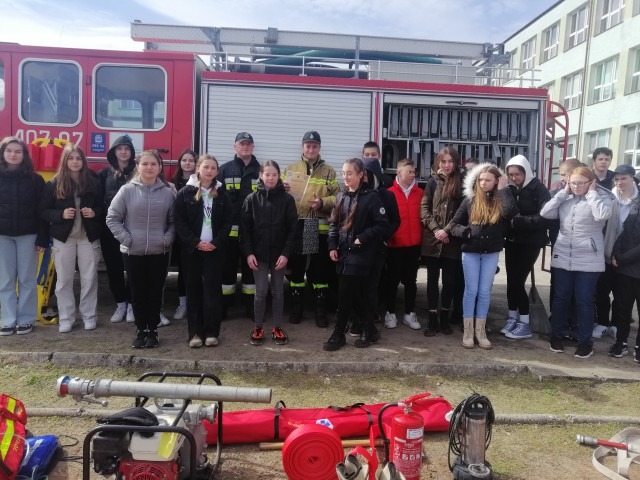 Wizyta strażaków w naszej szkole - Obrazek 5