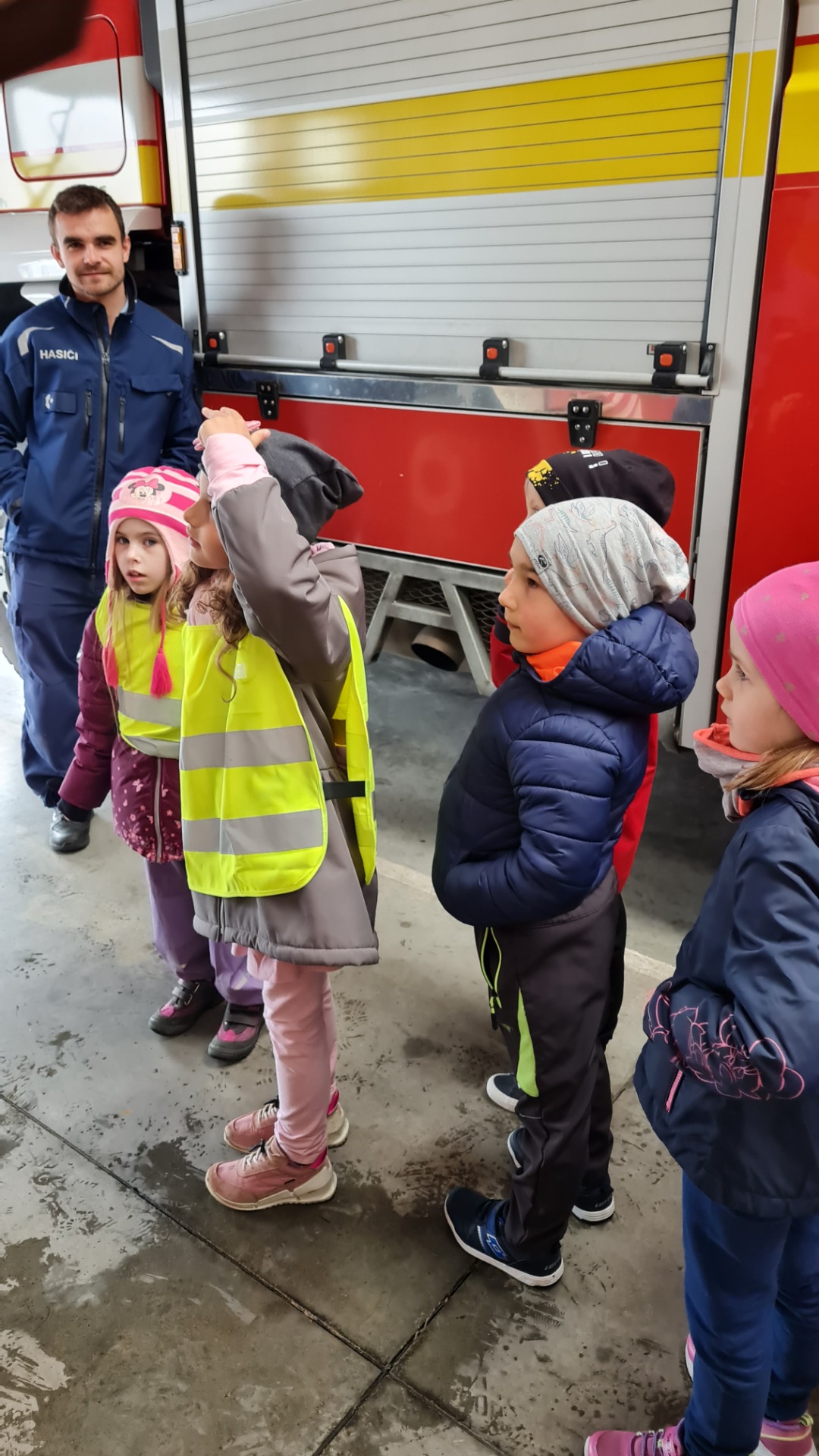 Exkurzia detí z MŠ na Hasičskej stanici v Púchove - Obrázok 4
