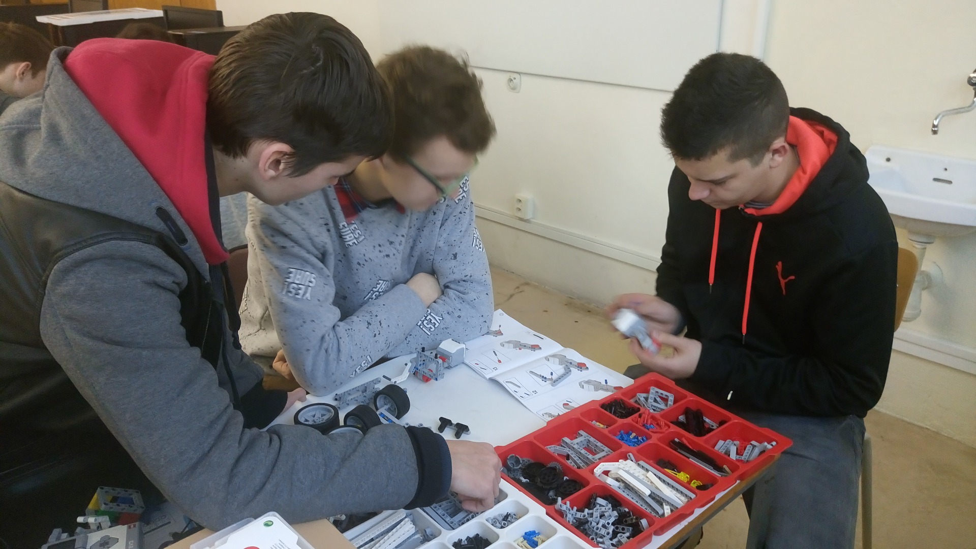 ROBOHRANIE: workshop pre prácu s robotmi LEGO Mindstorms Education - Obrázok 5