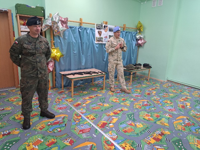 Wizyta żołnierzy w przedszkolu.  - Obrazek 1