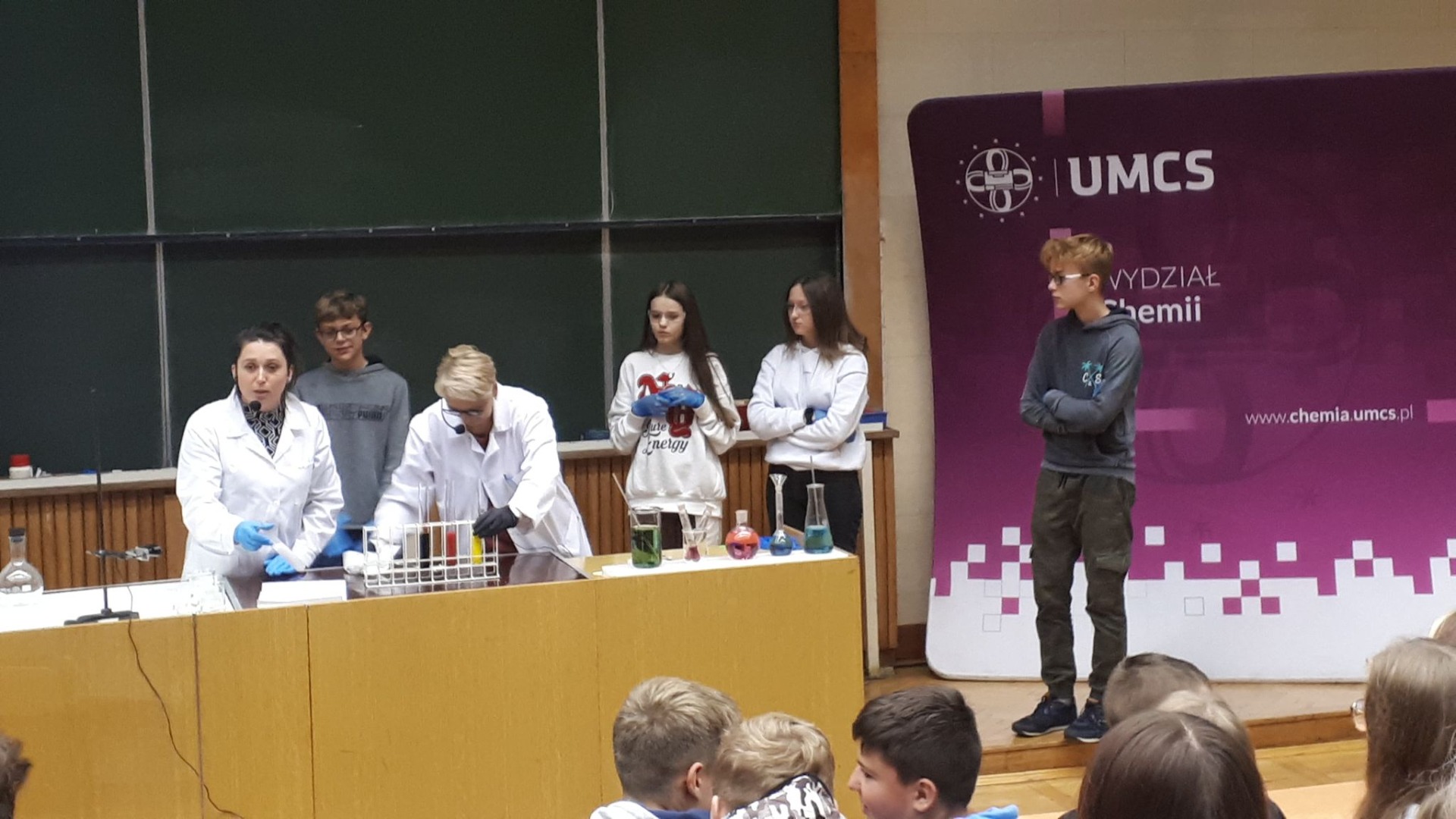 Pokazy chemiczne i fizyczne na UMSC w Lublinie - Obrazek 3