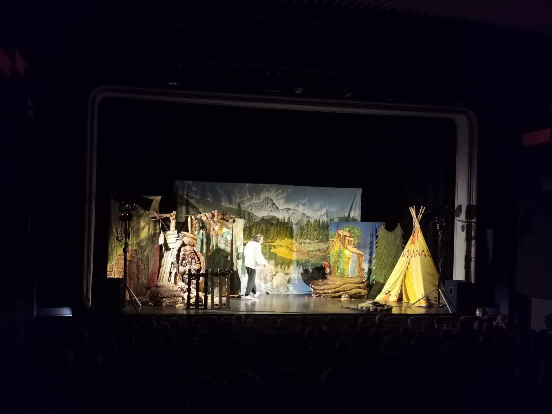Spektakl "Pokahotas indiańska księżniczka" w wykonaniu Katolickiego Teatru Edukacji z Krakowa - Obrazek 2