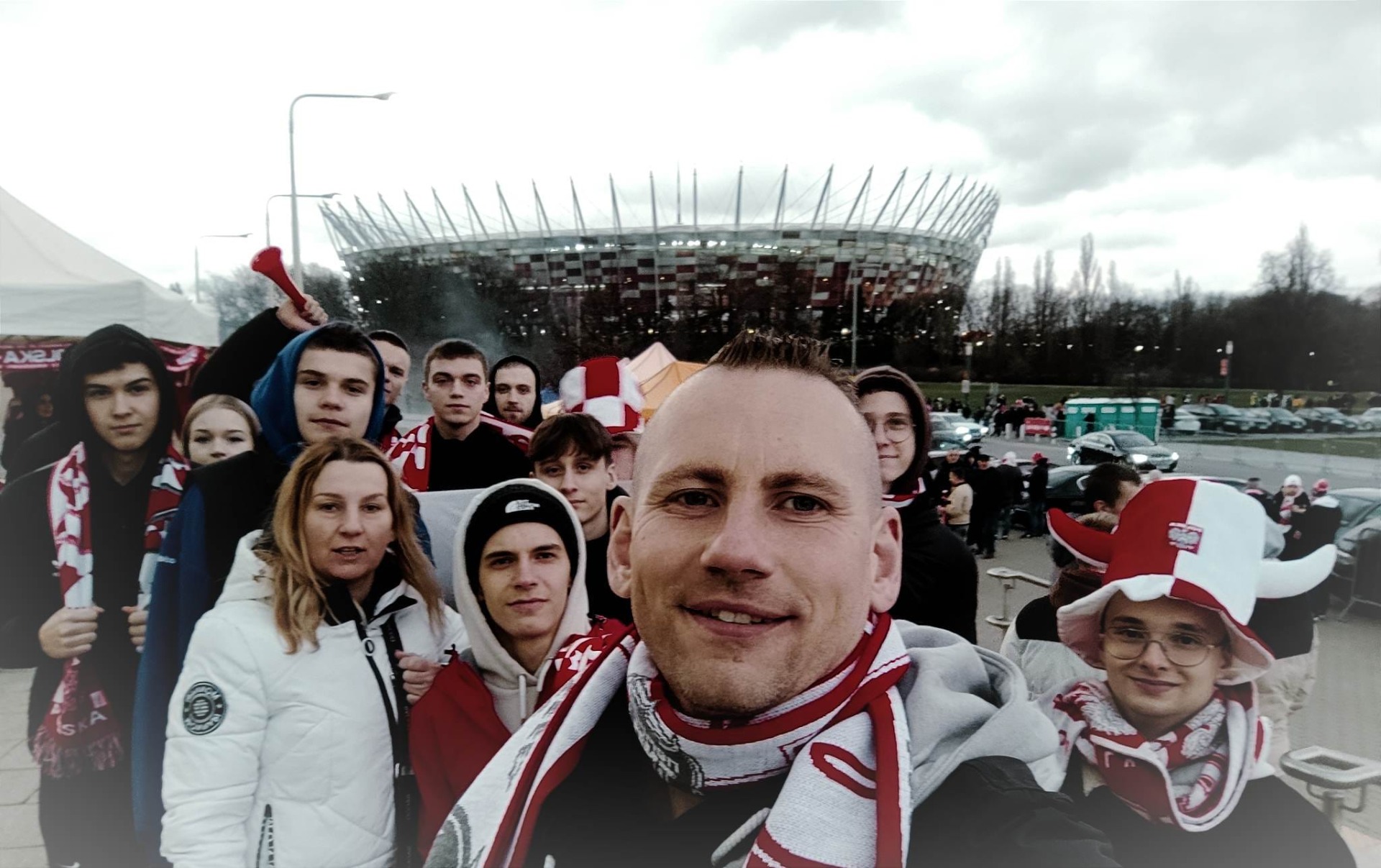 Wspólne kibicowanie w zwycięskim dla Polski spotkaniu z Albanią - Obrazek 3