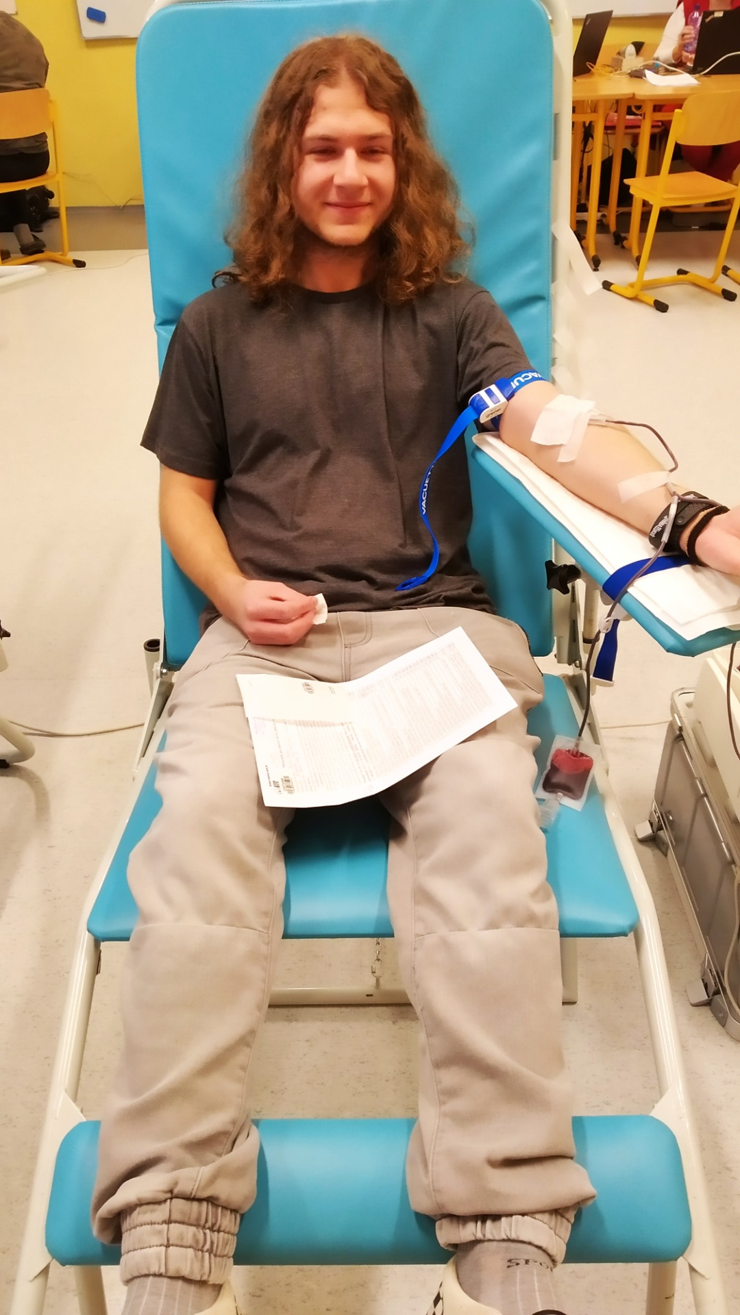 Buď odvážny a daruj krv - študentská kvapka krvi - Obrázok 3