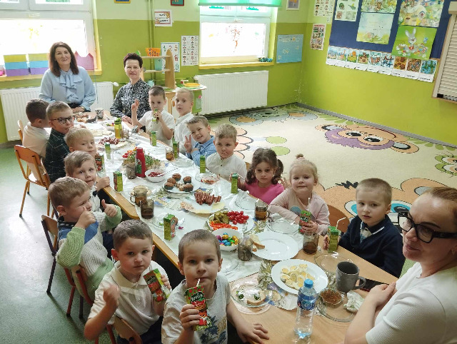 Śniadanie Wielkanocne w przedszkolu  - Obrazek 2