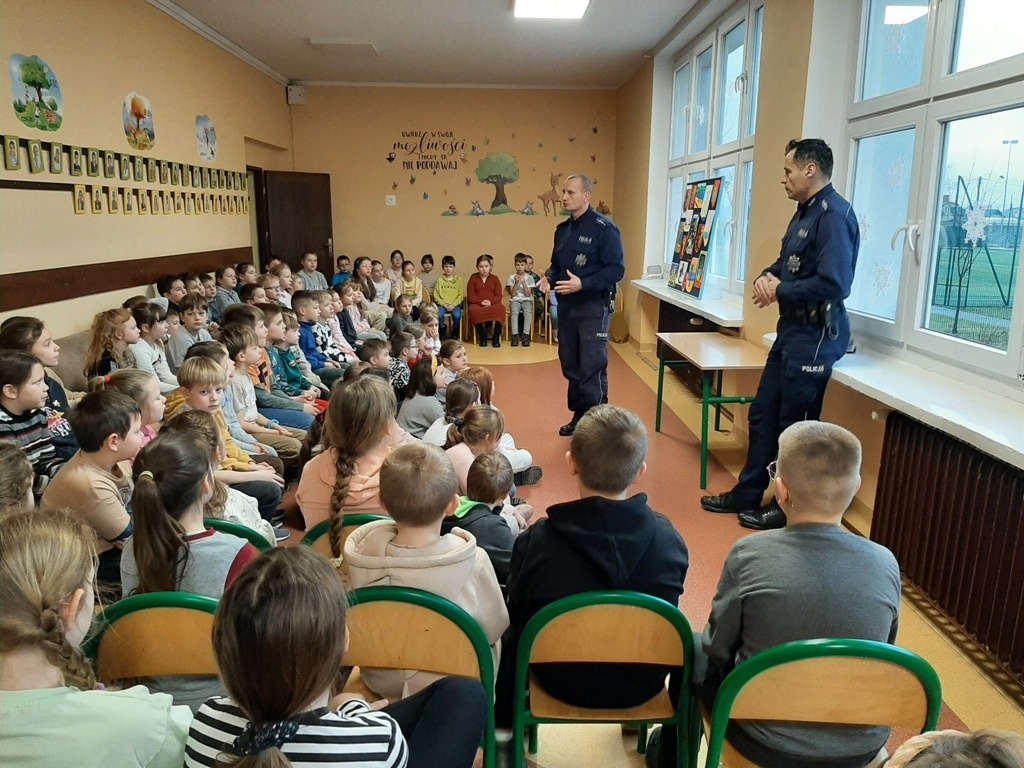 Bezpieczne ferie - spotkania z policjantami u Maluchów - Obrazek 5