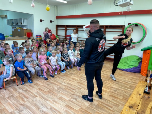 Wizyta Klubu Karate „Kyokushin ” z Mielna w naszym przedszkolu w ramach Tygodnia Sportu❤️😍❤️ - Obrazek 6