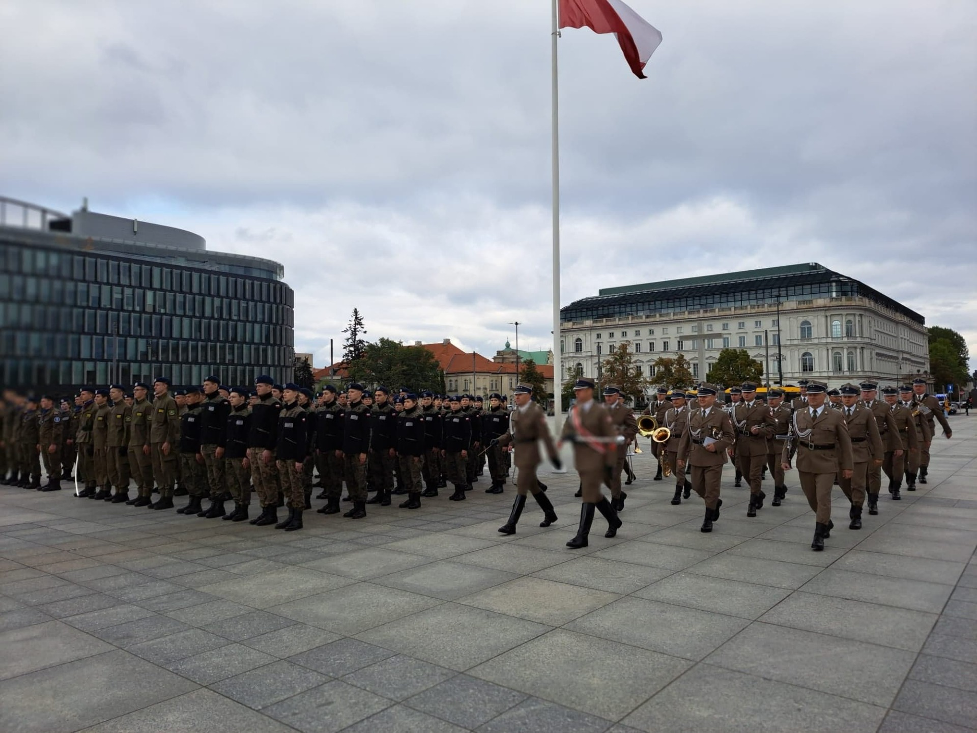 Klasy mundurowe na obchodach 80-lecia Narodowych Sił Zbrojnych w Warszawie - Obrazek 4