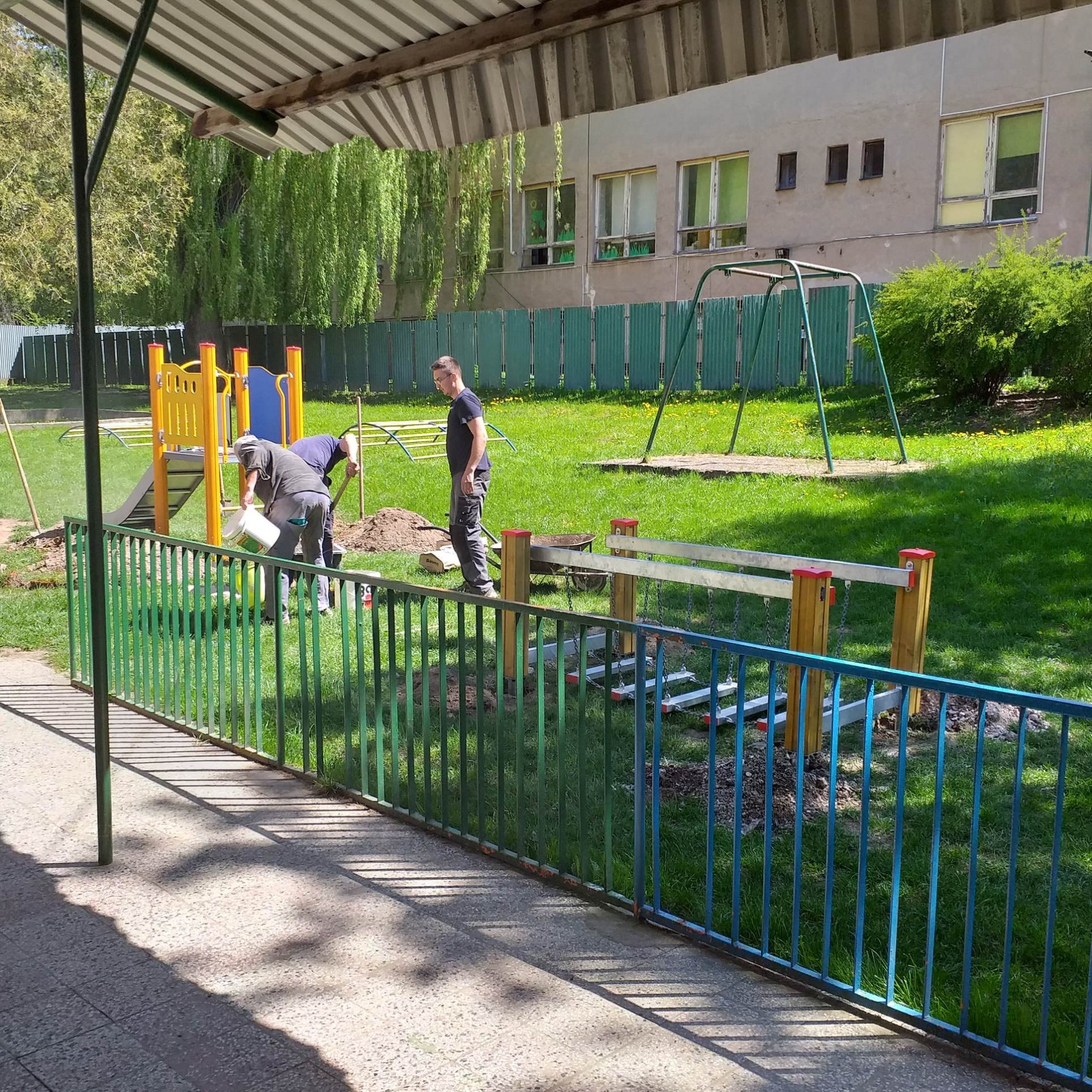Ihrisko na školskom dvore - Játszótér az óvoda udvarán - Obrázok 2