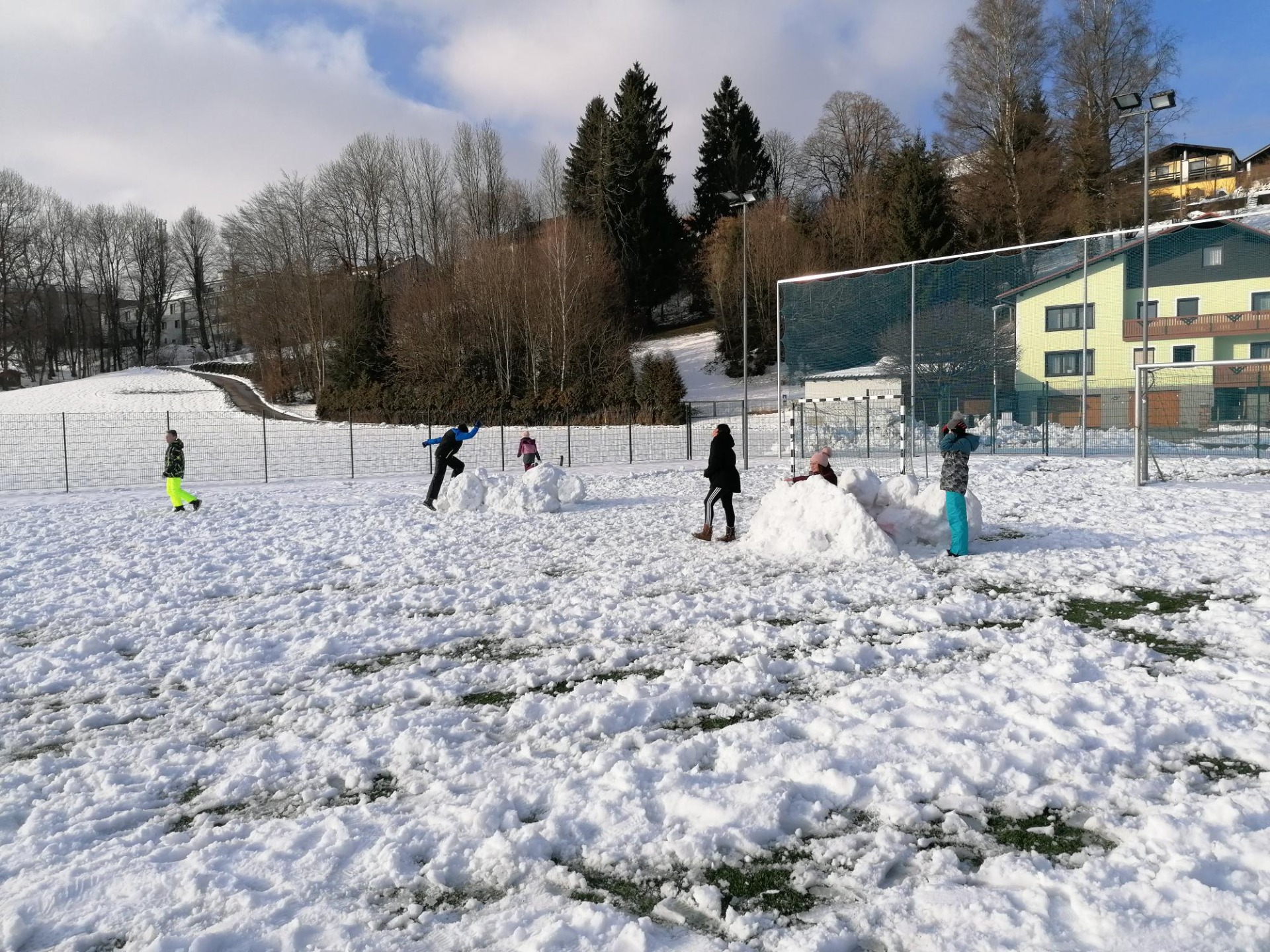 Sportstunde im Schnee - Bild 2