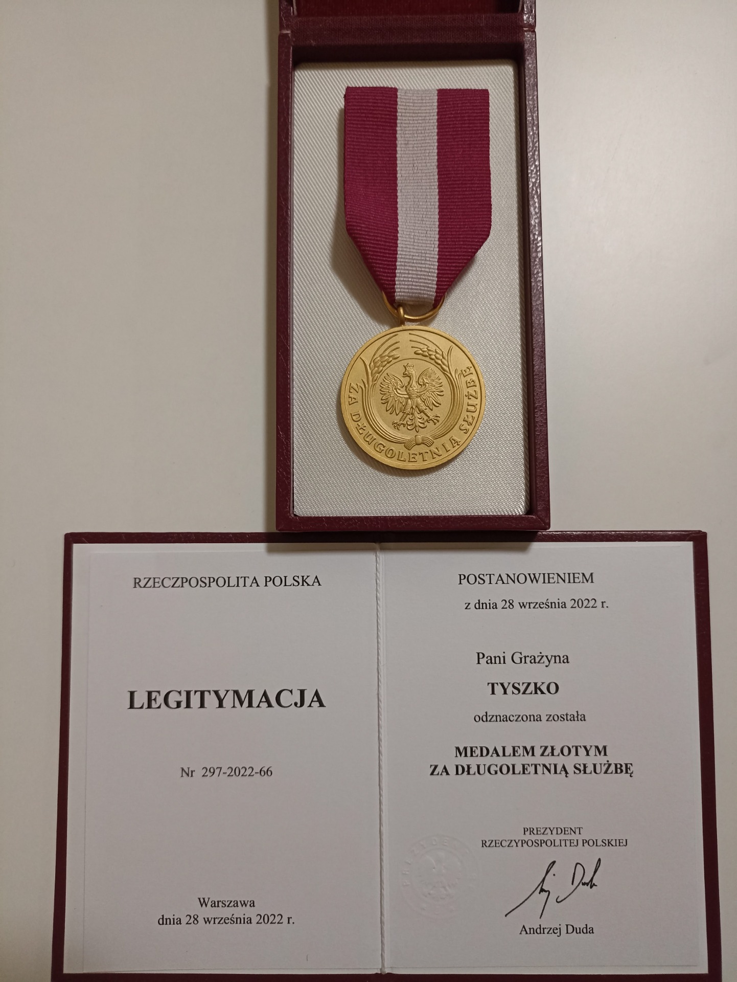 Odznaczenie "Złotym Medalem za Długoletnią Służbę" - Obrazek 1