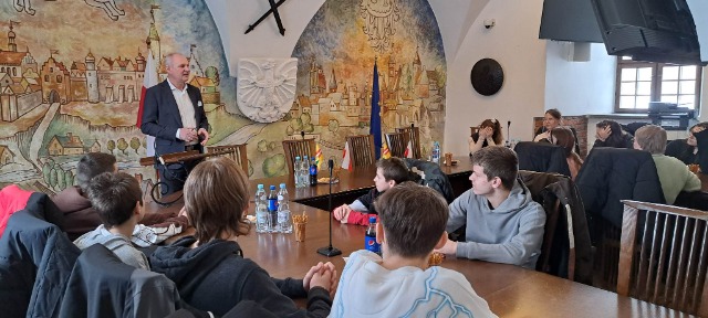 Wizyta klasy ósmej w Urzędzie Miejskim w Pasłęku
