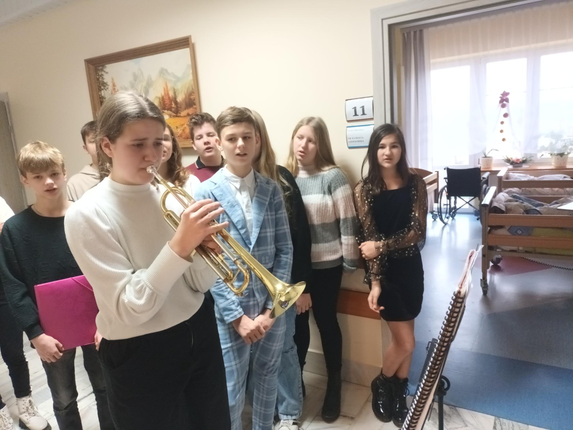 Spotkanie uczniów z seniorami DPS w Kurozwękach