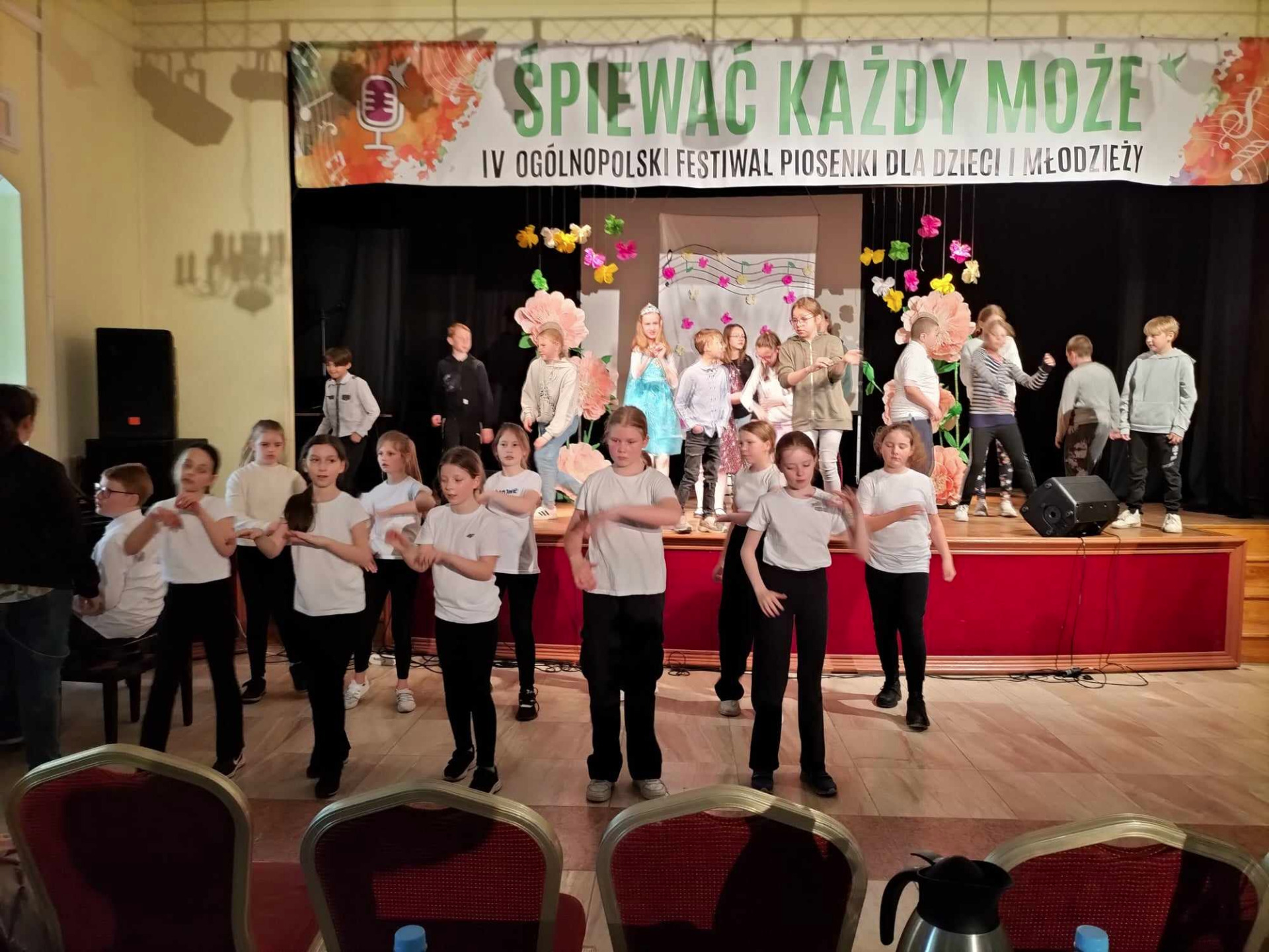 Udział naszych tancerek w IV Ogólnopolskim Festiwalu Piosenki dla Dzieci i Młodzieży - Obrazek 3