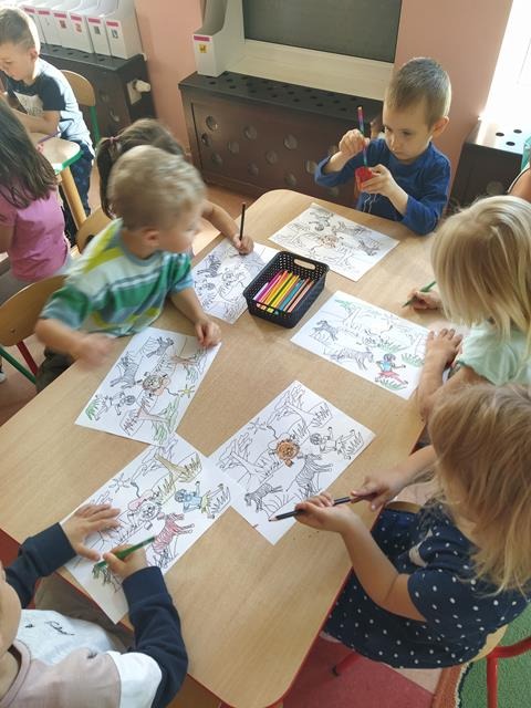dzieci rysują  - bajki Tuwima